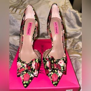 Betsey Johnson Pump Size 10